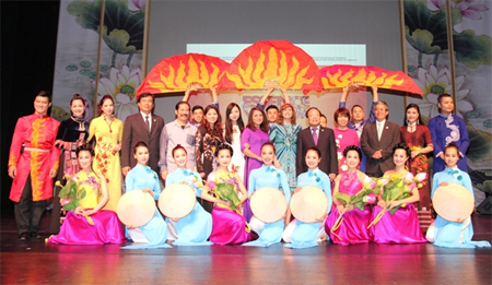 ໄຂຊຸມວັນວັດທະນາທຳຫວຽດນາມຢູ່ອາເມລິກາ